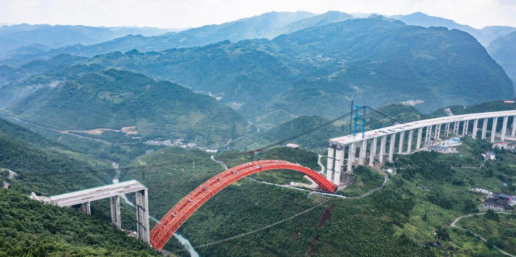 Concluídas obras da estrutura principal da grande ponte Dafaqu da via expressa Renhuai-Zunyi