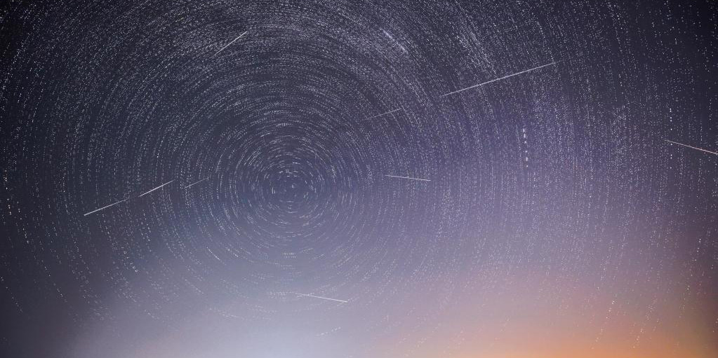 Fotos: chuva de meteoros Perseidas ilumina o céu noturno no deserto Kubuqi, na Mongólia Interior