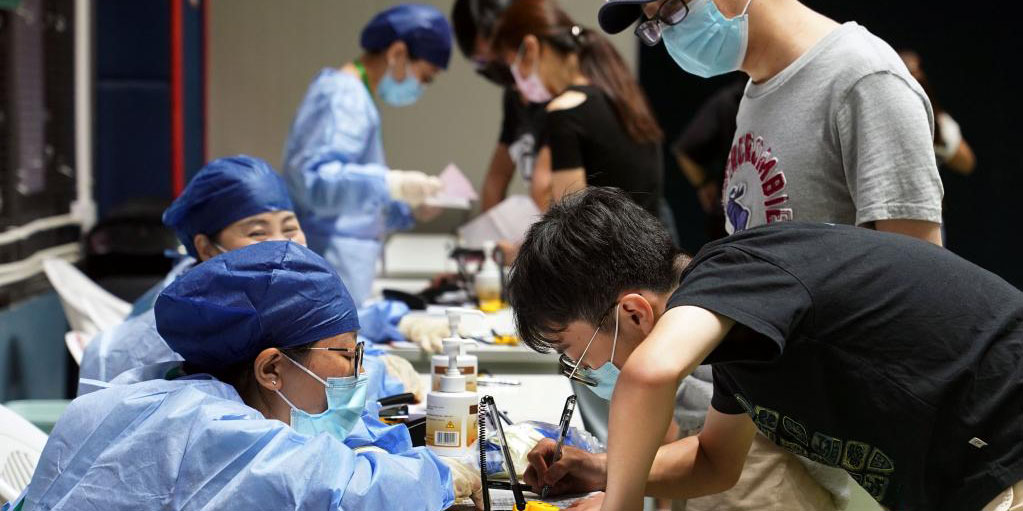 Shanghai começa a vacinar adolescentes de 15 a 17 anos contra COVID-19