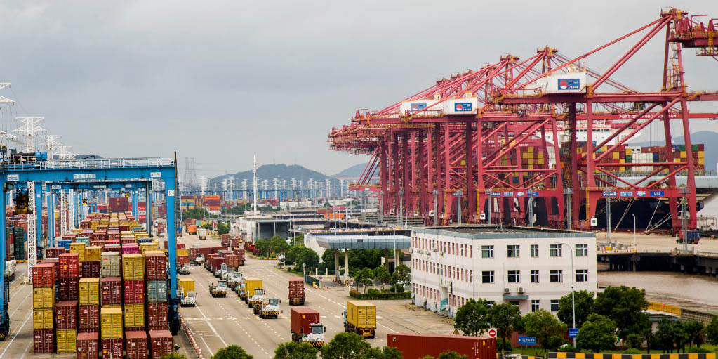 Porto de Ningbo-Zhoushan atinge recorde na movimentação de contêineres com 20 milhões de TEUs