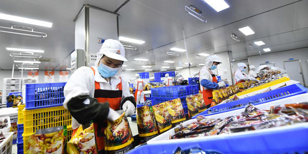 Indústria de Luosifen, macarrão chinês de caracol, prospera em Liuzhou, sul da China