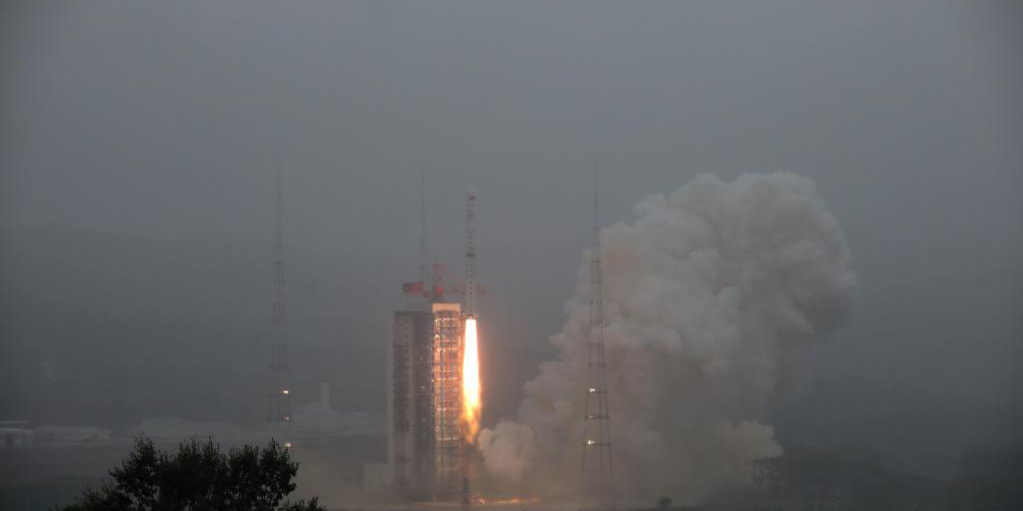 China lança novo grupo de satélites