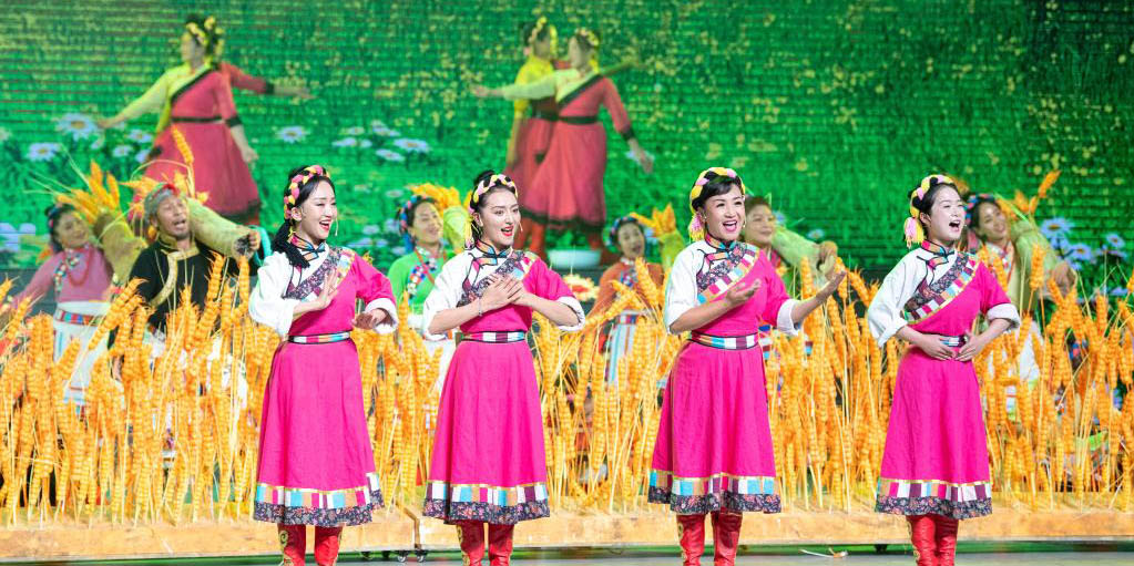 Lhasa realiza grande gala para celebrar o 70º aniversário da libertação pacífica do Tibet