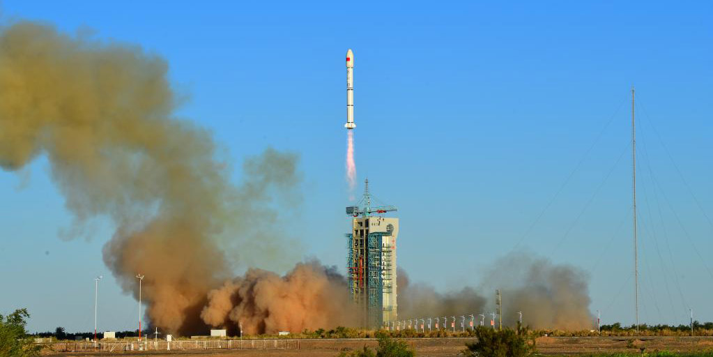 China lan&ccedil;a dois sat&eacute;lites experimentais