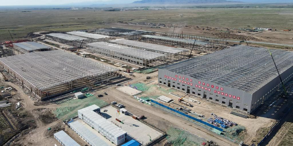 Seguem em andamento as obras de projetos de infra-estrutura na zona piloto de Tacheng, Xinjiang