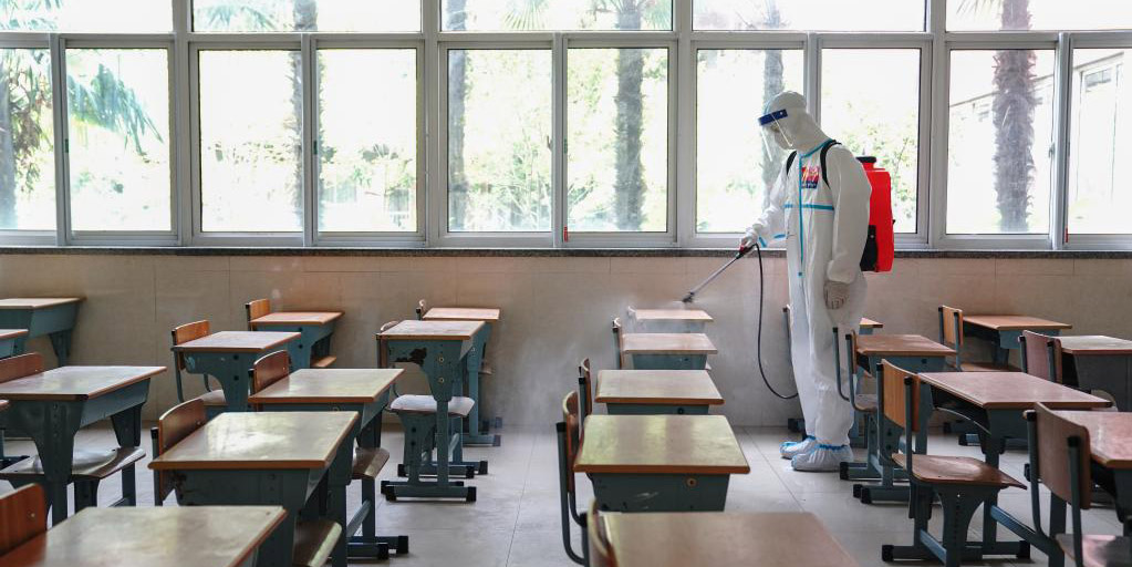 Shanghai realiza desinfecção das escolas antes da retomada das aulas presenciais