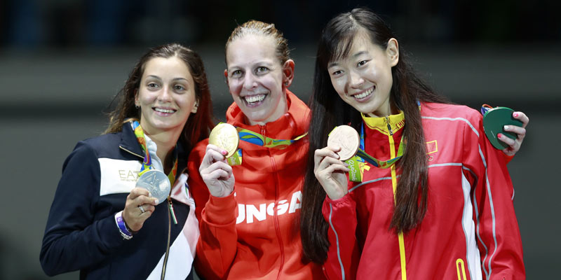China conquista a medalha de bronze na espada individual feminina