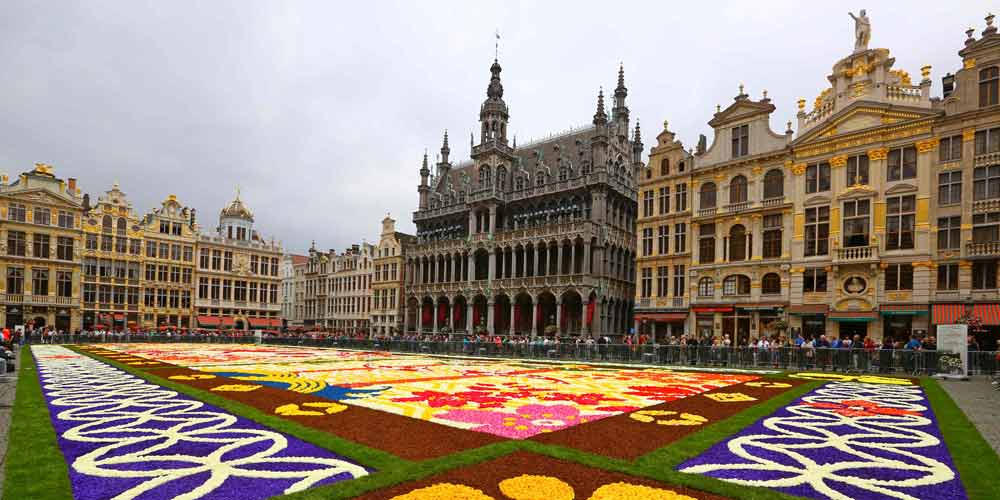Exposição do tapete de flores no Grande Palácio em Bruxelas