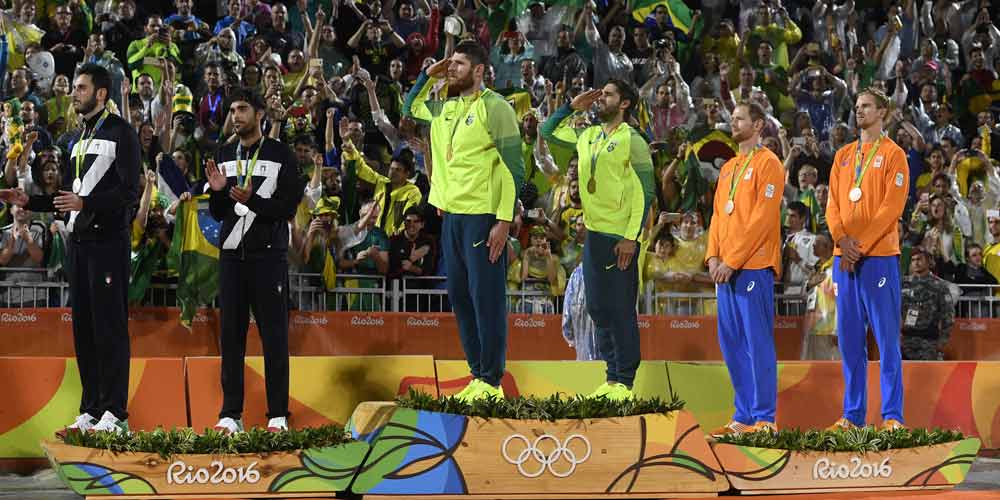 Rio 2016: Brasil derrota Itália e conquista a medalha de ouro no vôlei de praia masculino