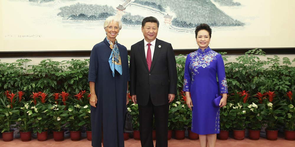 Xi Jinping e Peng Liyuan recebem os distintos convidados antes do banquete do G20