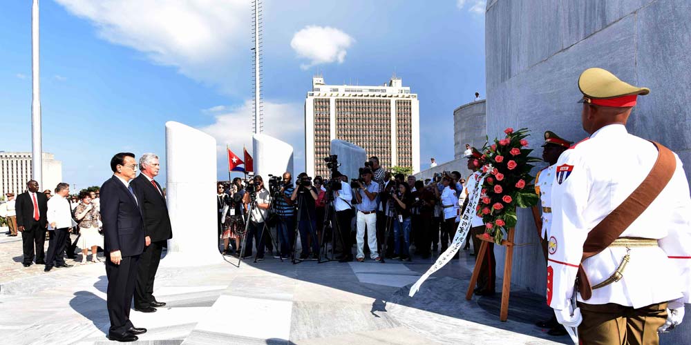 Premiê chinês deposita coroa de flores no monumento do herói nacional cubano