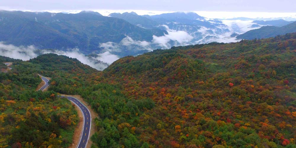 Paisagem da montanha de Guangwu na província de Sichuan
