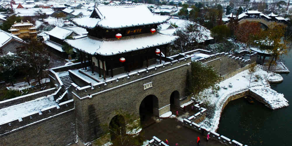 Imagens aéreas mostram cidades cobertas pela neve por toda China