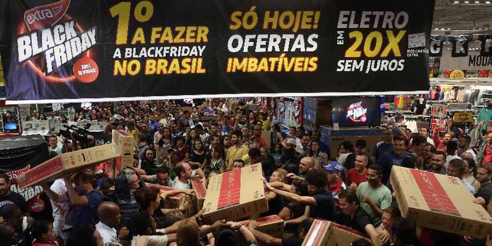 Lojas brasileiras anunciam promoções da "Black Friday"