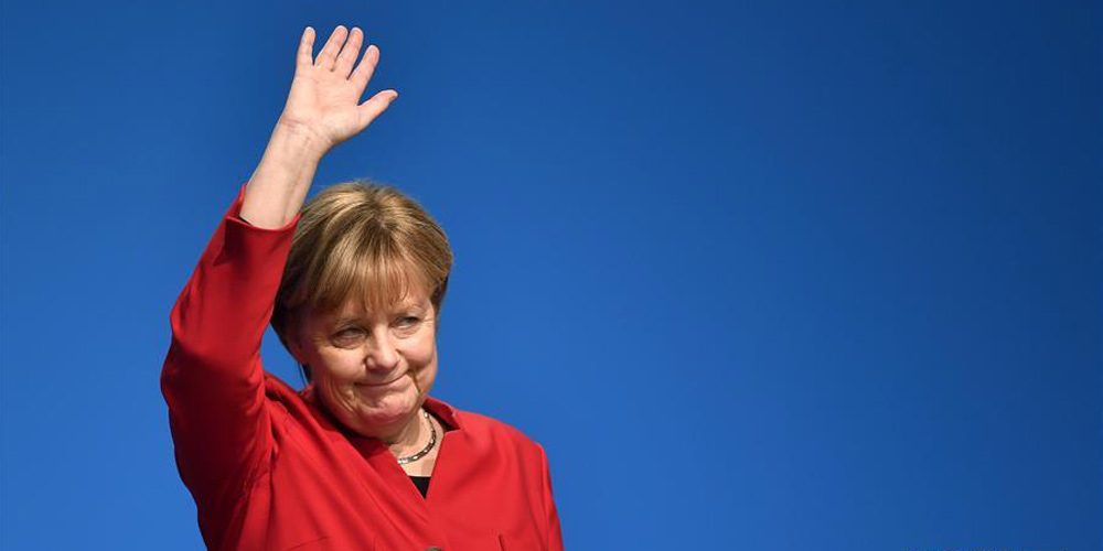 Merkel é reeleita como presidente do partido CDU