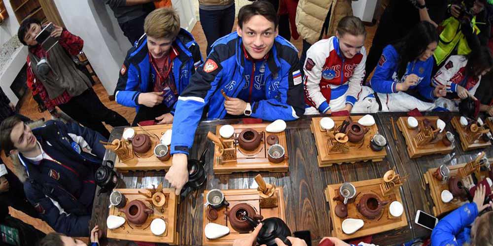 Jovens atletas russos participam dos primeiros jogos de inverno para adolescentes em Harbin