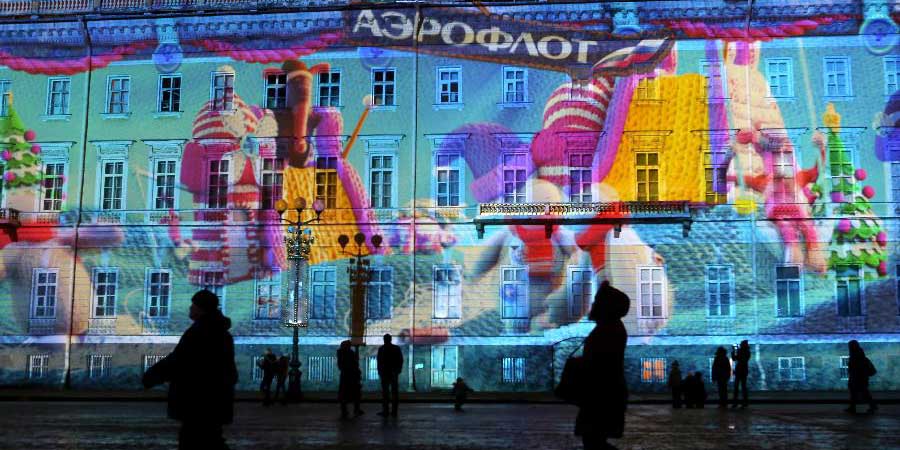 São Petersburgo apresenta espetáculo de luz para o Ano Novo