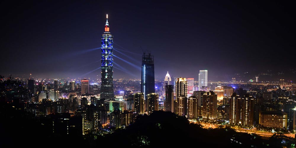Show de luzes ilumina o arranha-céu Taipei 101