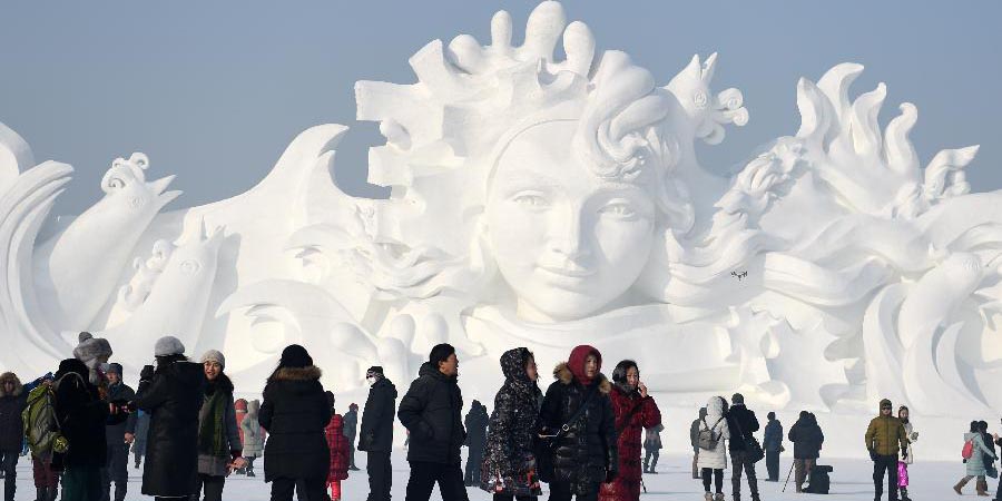 Exposição de Arte e Esculturas em Neve faz a alegria de turistas em Harbin