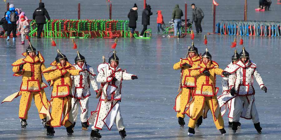 Pistas de gelo nos parques de Beijing se abrem ao público