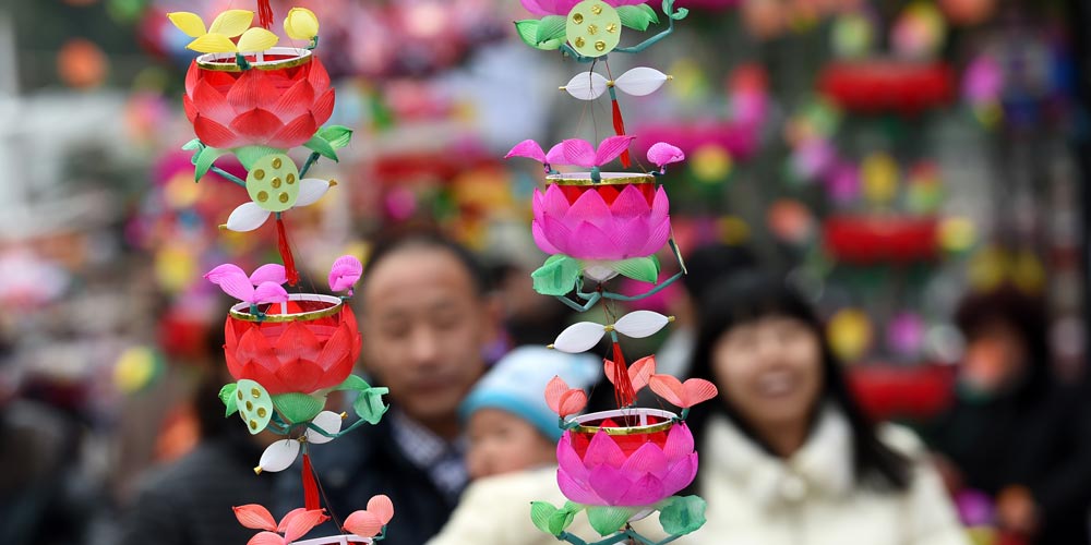31ª Feira de Lanternas de Qinhuai é realizada em Nanjing no leste da China