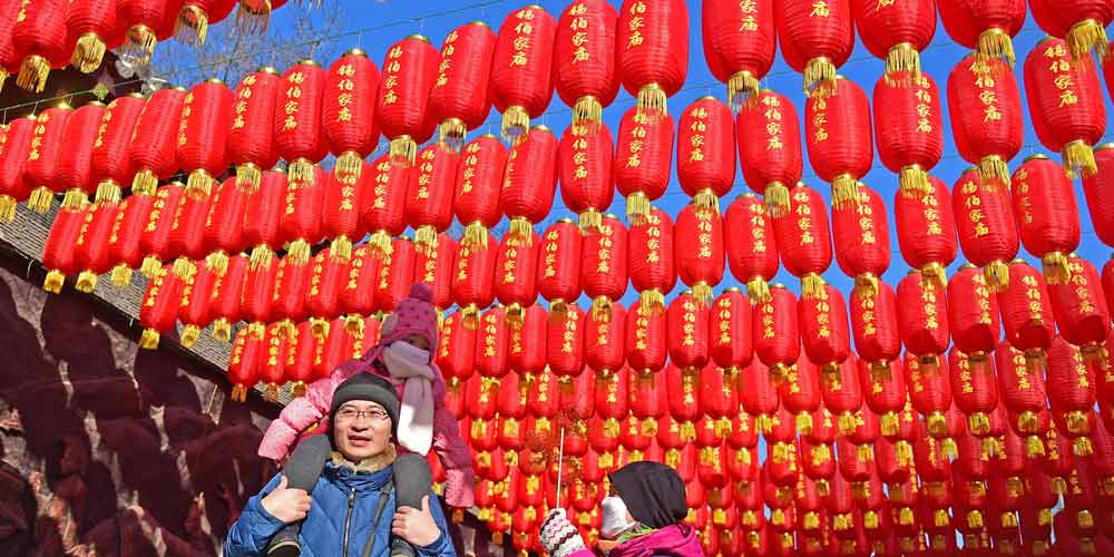Feira de templo é realizada durante o feriado do Festival da Primavera em Liaoning