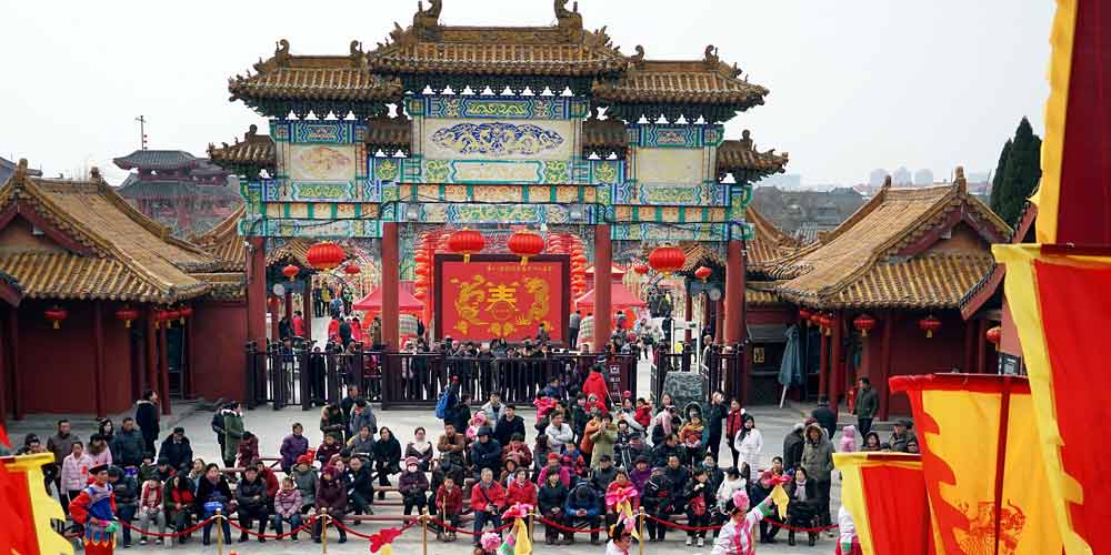 Feira de templo é realizada em Henan, no centro da China