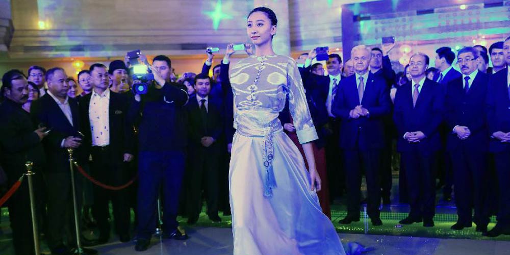 Beijing realiza desfile com tema da rota da seda internacional