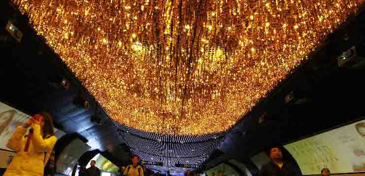 Decoração de luzes ilumina metrô de Shanghai