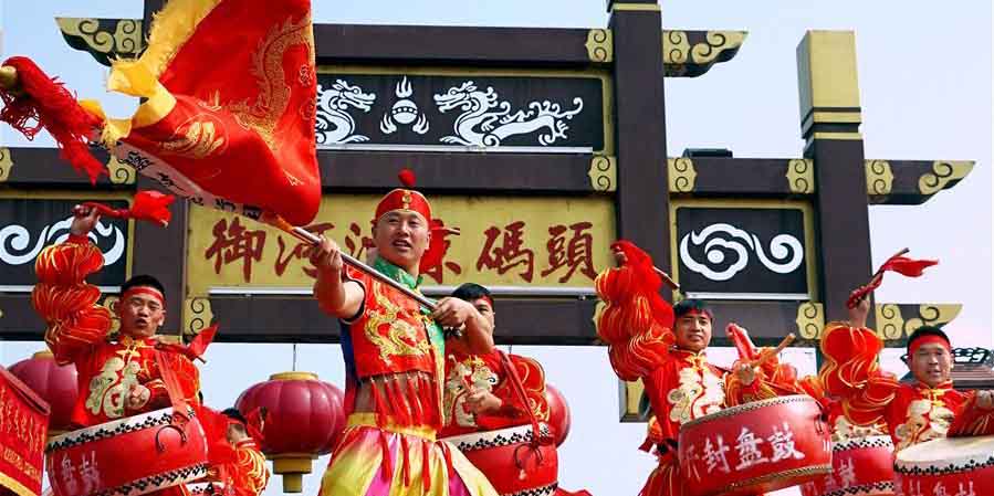 Desfile do Festival Qingming é realizado no centro da China