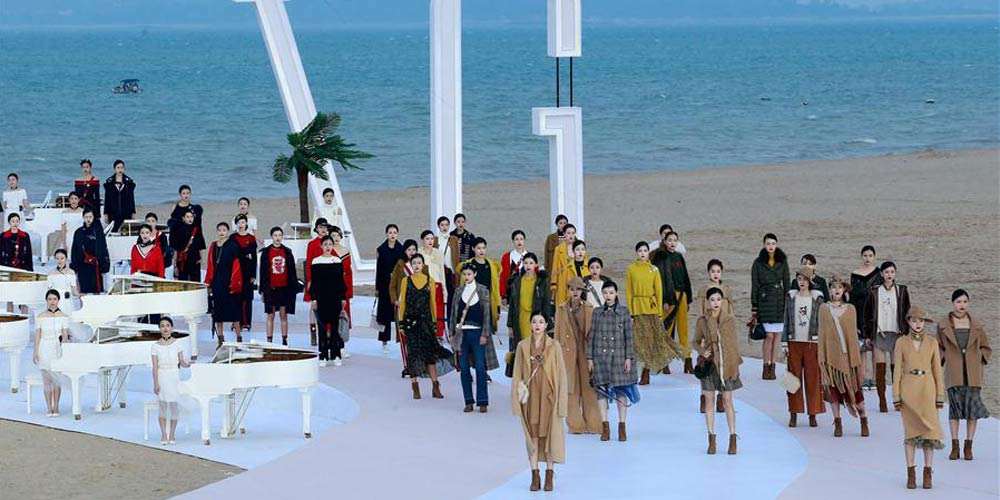 Criações de XG2017 apresentadas em desfile de moda de Xiamen