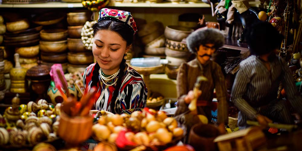 Bazar internacional atrai turistas em Urumqi, no noroeste da China