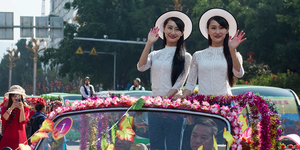 Festival anual de gêmeos é celebrado em Yunnan, no sudoeste da China