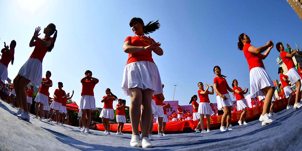 Competição de "dança na praça" em Bozhou atrai participantes de todo o país