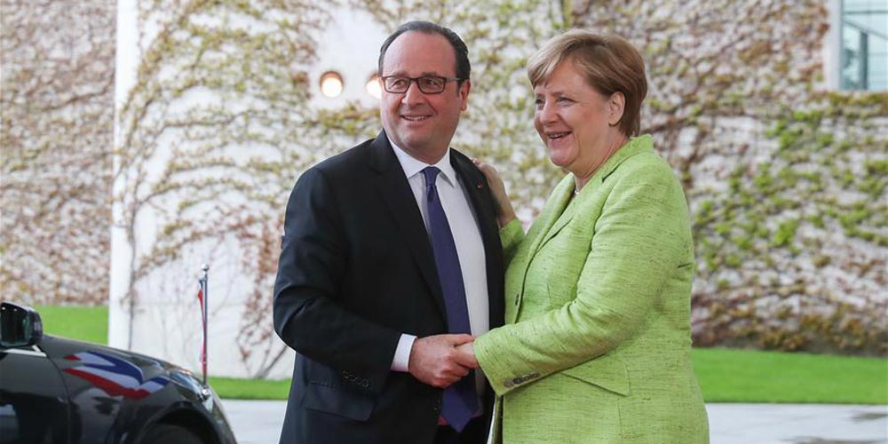 Hollande visita Alemanha e encontra-se com Angela Merkel em Berlim