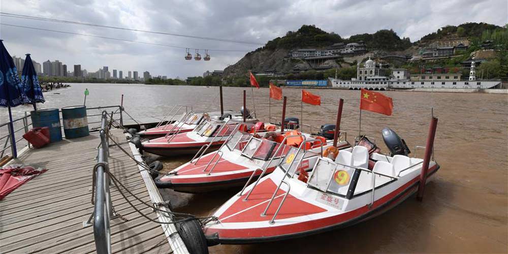 Turismo no Rio Amarelo em Lanzhou no noroeste da China