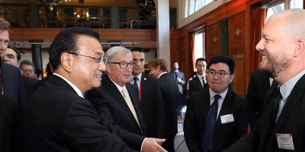 Premiê Li interage com representantes de pequenas e médias empresas da China e da UE