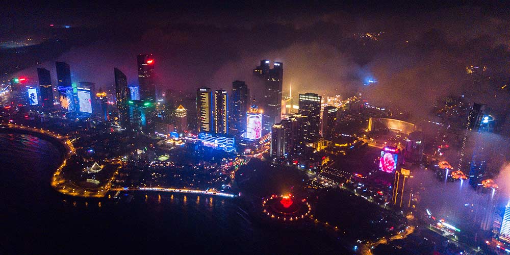 Cenário noturno de Qingdao