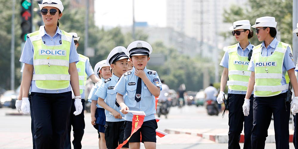 Estudantes aprendem sobre segurança no trânsito em Hebei