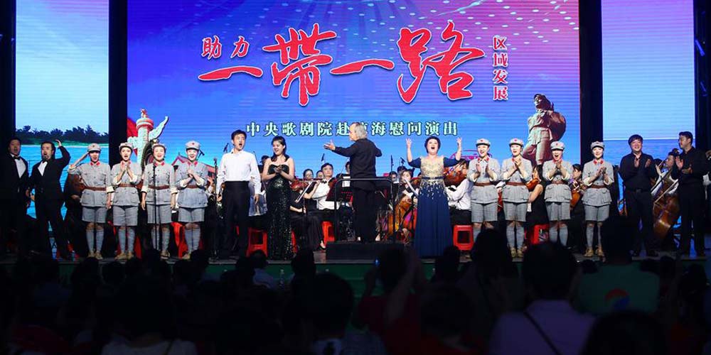 Ópera "Red Detachment of Women" é encenada em Qionghai no sul da China