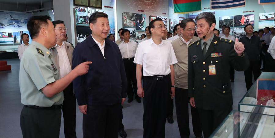 Líderes chineses visitam exposição militar