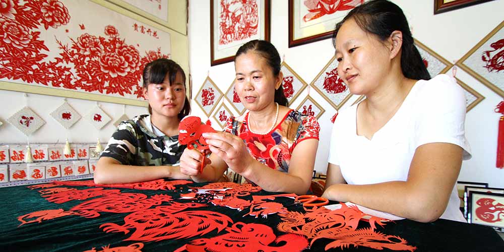 Condado em Hebei investe no artesanato local para reduzir a pobreza