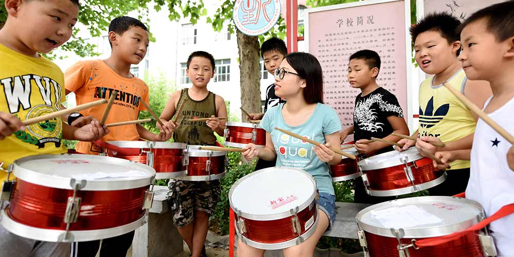 Cursos gratuitos atraem crianças durante férias de verão em Hebei