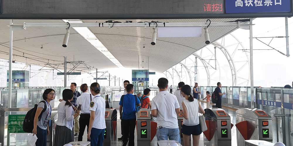 Plataforma de transferência entre metrô e ferrovia é implantada em Chengdu
