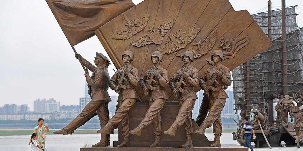 Praça de esculturas em Jiangxi celebra 90º aniversário da fundação do ELP