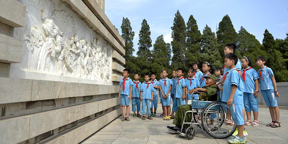 Realizada cerimônia de luto em Cemitério dos Mártires de Guerra no norte da China