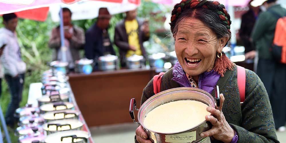 Concurso de iogurte caseiro em Lhasa, no Tibet