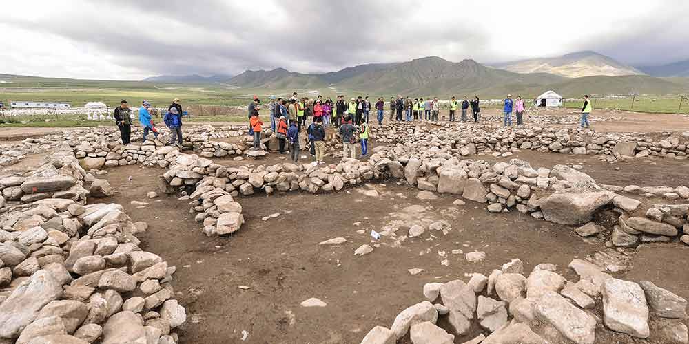 Especialistas participam de simpósio em Xinjiang para examinar povoado histórico