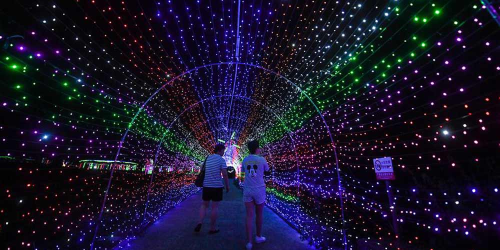 Iluminação noturna especial impulsiona turismo em aldeia de Zhejiang