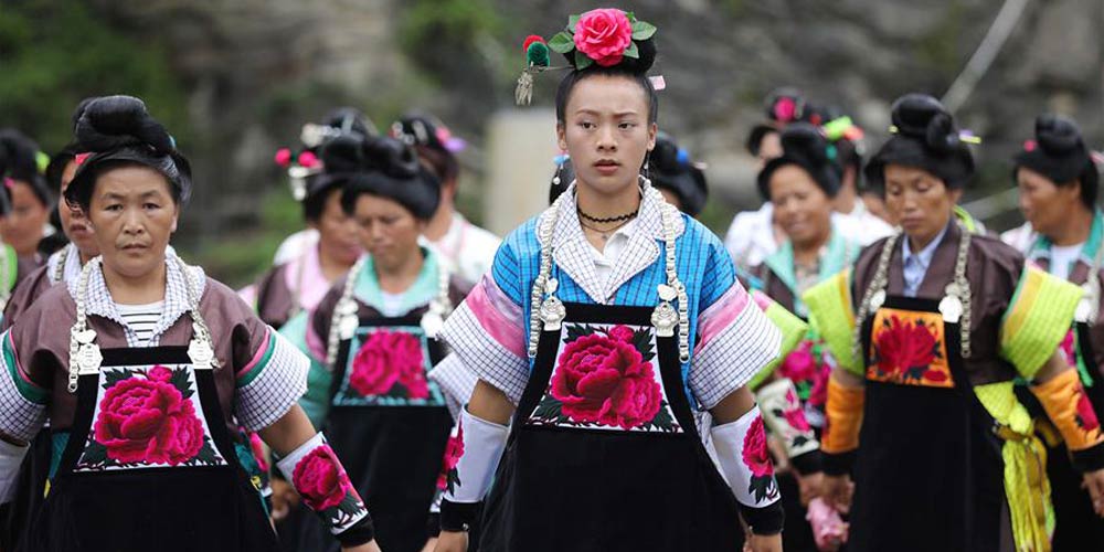 Pessoas da etnia Miao celebram Festival Chixin em Guizhou